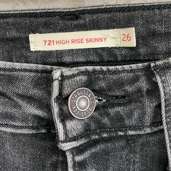 Levi’s 721 Distressed High Rise Skinny Jeans - Picture 4 of 5